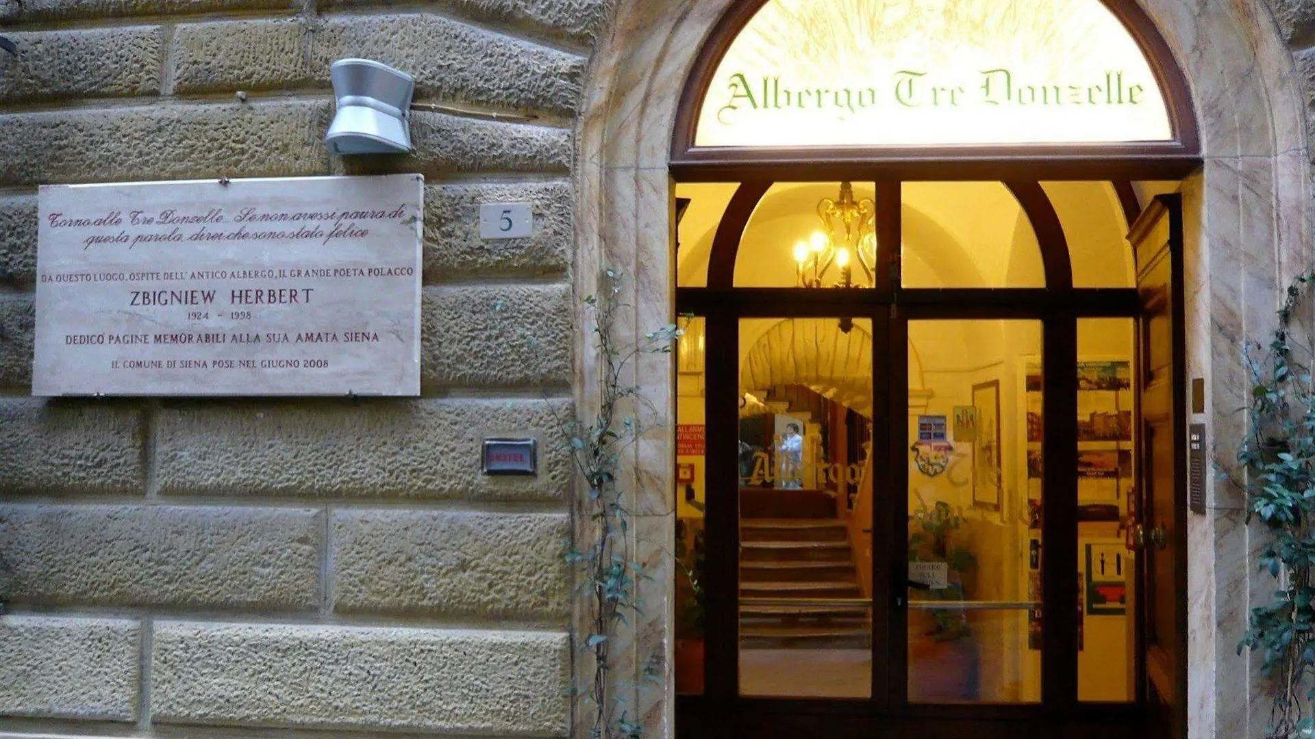 Albergo Tre Donzelle Sienne 0*,  Italie